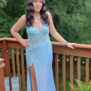 Elegant Blue Lace Evening Dress